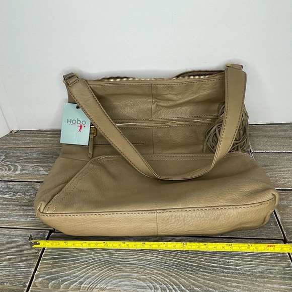HOBO The Original Pebbled Leather Shoulder Bag Mushroom/Tan NWT - Picture 9 of 11